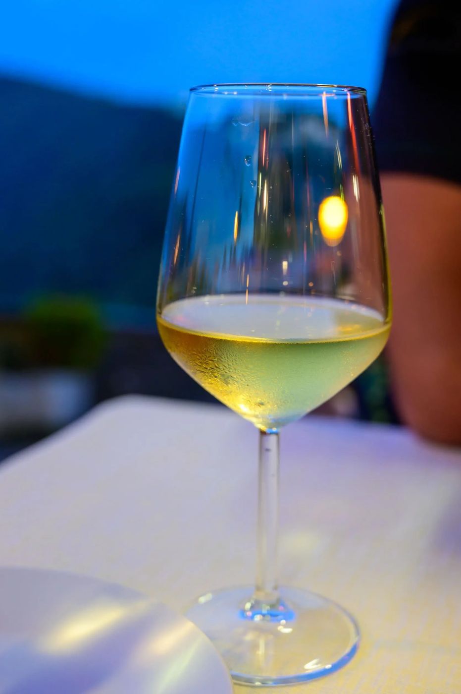 Vino italiano en mesa